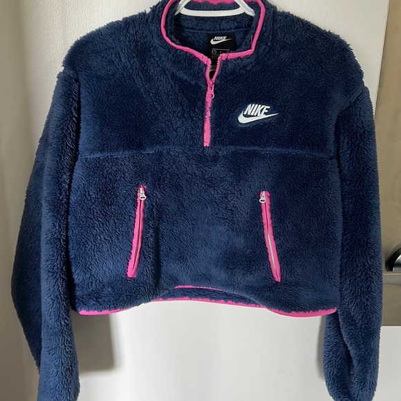 NSW Fleece Plush Cropped Sweatshirt - Picture 2 of 2